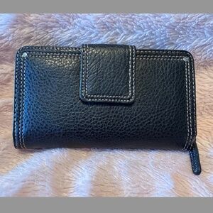 NWT Relativity Women’s Bifold Faux Leather Snap Closure with Zip Wallet In Black